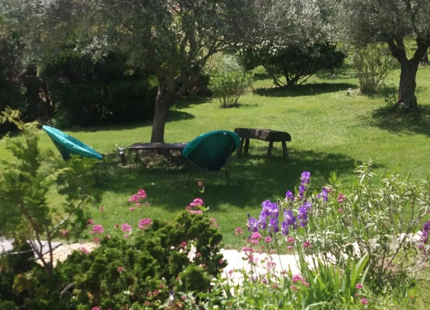 Bed and Breakfast L'éolyre à La Motte-d'Aigues 0*,  France