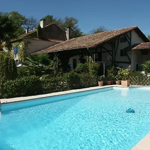 https://chambres-dhotes-de-pesques.midi-pyreneeshotels.com