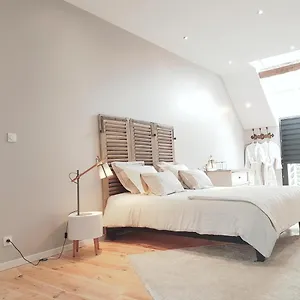 https://domaine-du-bois-chaumet.hotels-rhonealpes.com